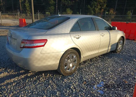 2011 Toyota Camry Le z USA, uszkodzony, nr VIN 4T4BF3EK8BR104445